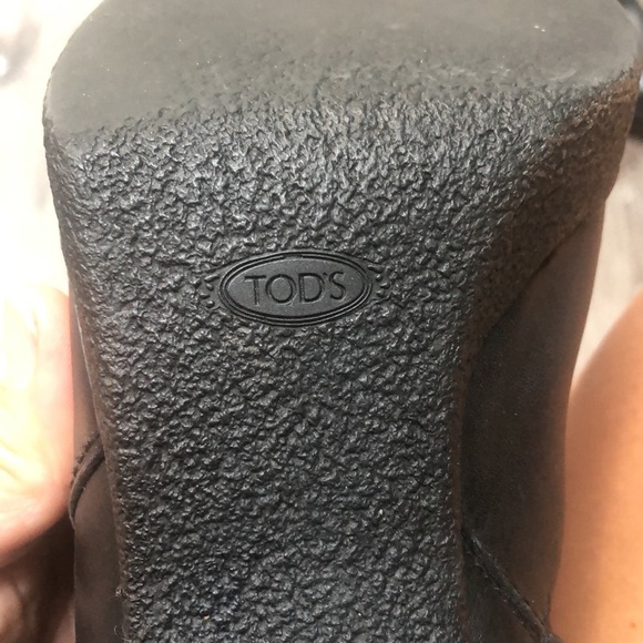 Tod’s Classic Leather Bootie Side Zip Stacked Heel - Picture 8 of 9